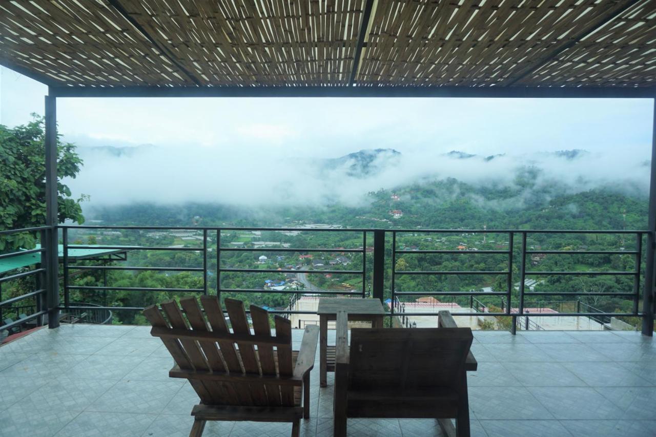 Bann Suan Maya Mae Rim Bagian luar foto