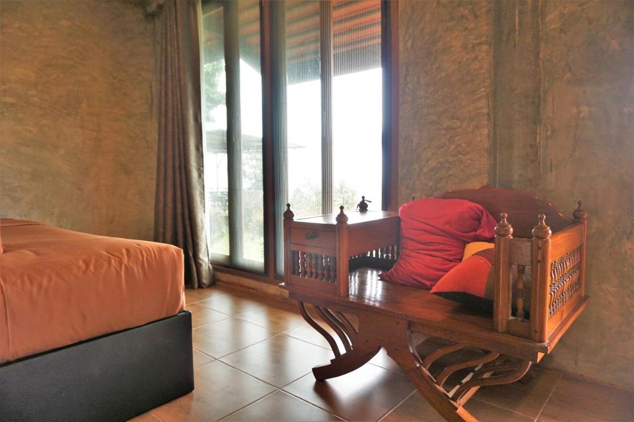Bann Suan Maya Mae Rim Bagian luar foto