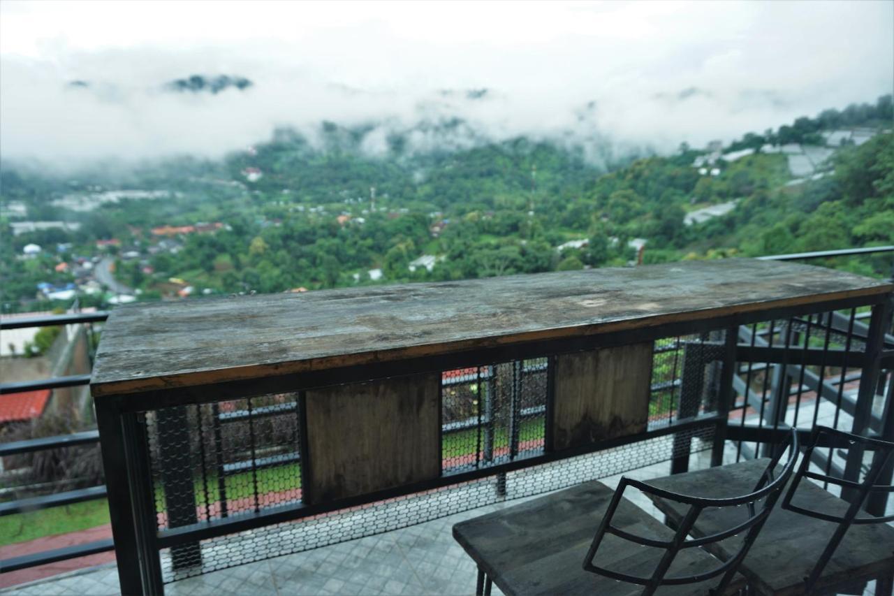 Bann Suan Maya Mae Rim Bagian luar foto