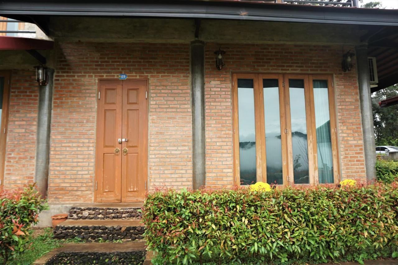 Bann Suan Maya Mae Rim Bagian luar foto