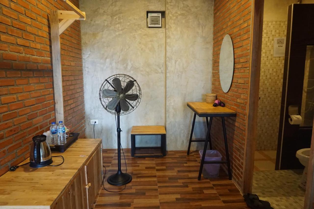 Bann Suan Maya Mae Rim Bagian luar foto