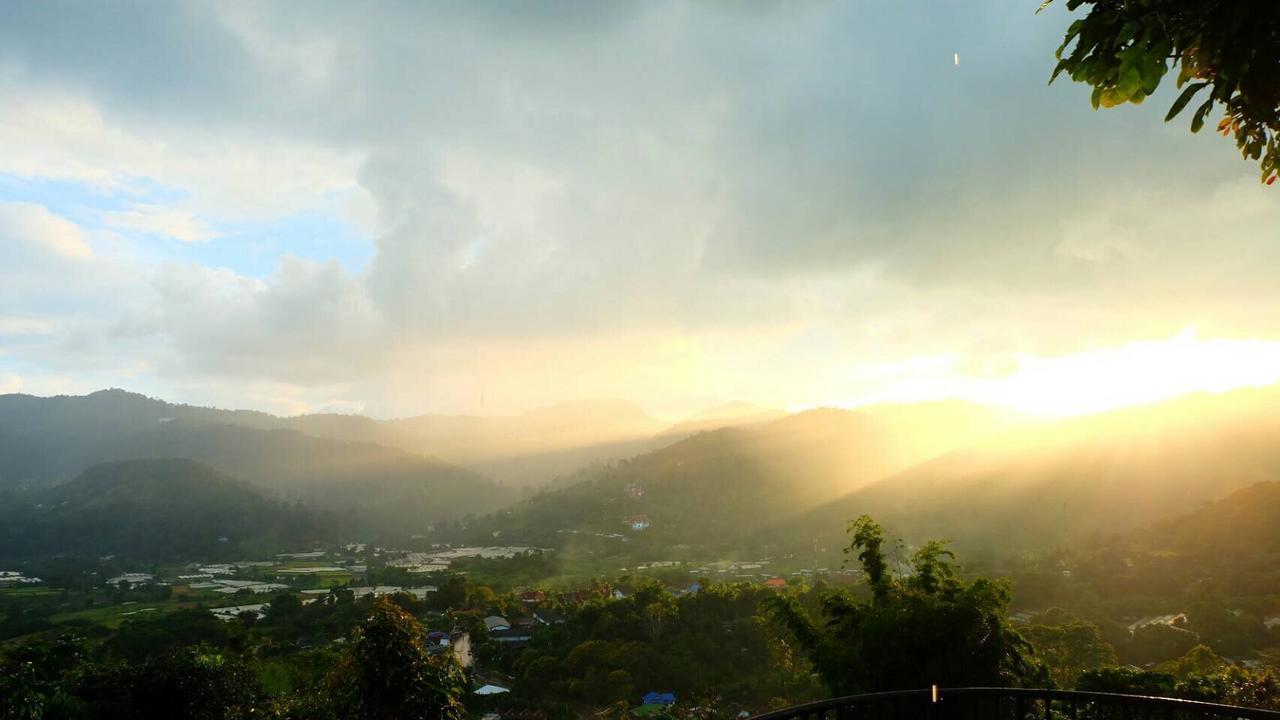 Bann Suan Maya Mae Rim Bagian luar foto